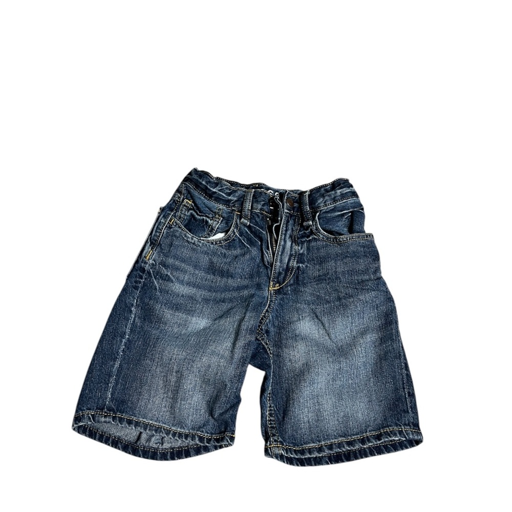 🔷GAP: Boy’s size 7 slim, blue denim Bermuda style shorts w/pockets, preowned.